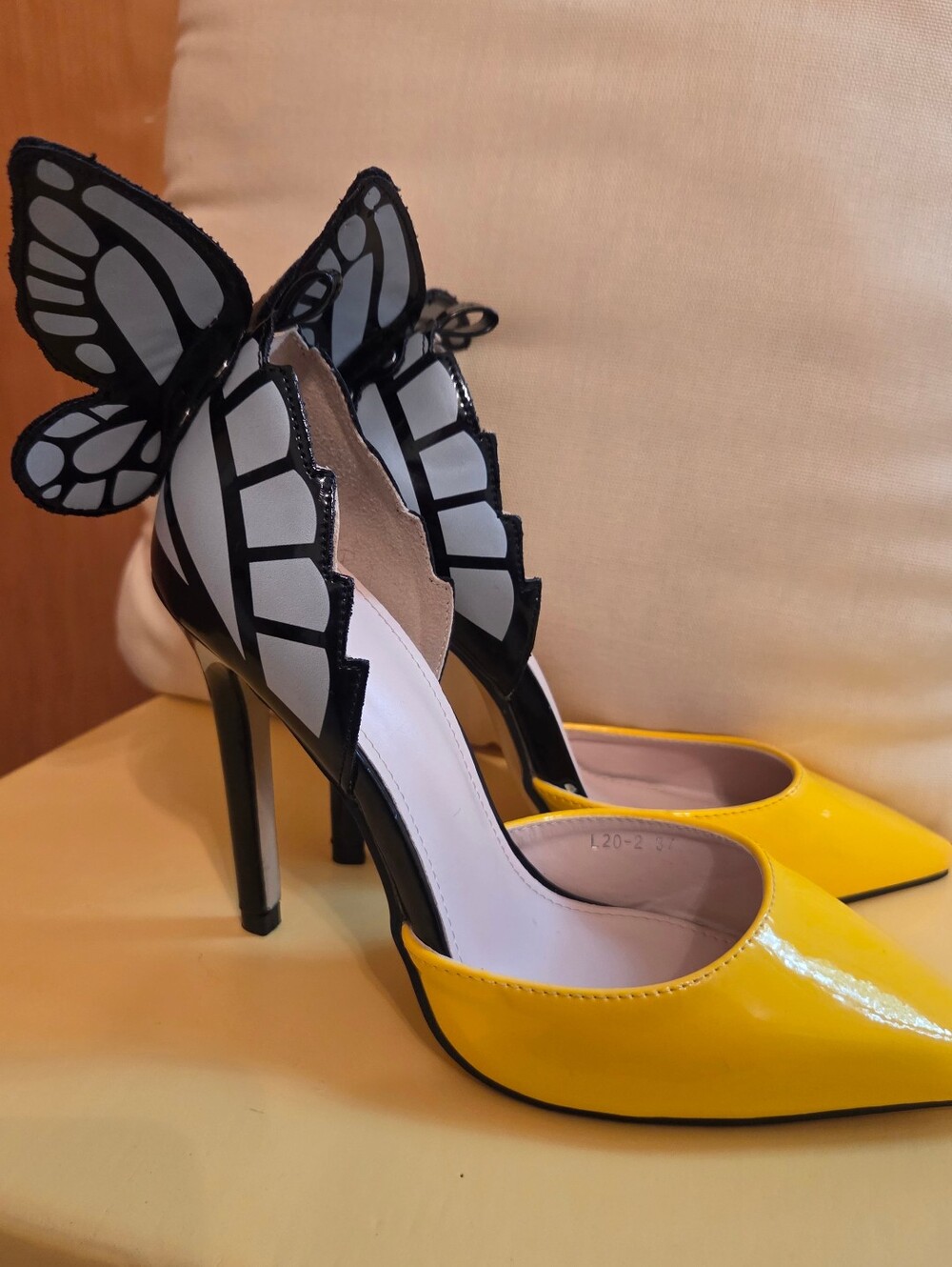 Yellow Butterfly High Heel Pumps Celebrate DOLLY - Picture 5 of 12